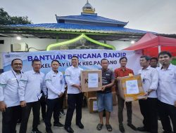 PT ASDP Indonesia Ferry (Persero) Cabang Bakauheni Lamsel, memberikan bantuan 750 paket, kepada korban banjir di KP. Baru Masjid, Kelurahan Way Lunik, Kecamatan Panjang, Bandar Lampung