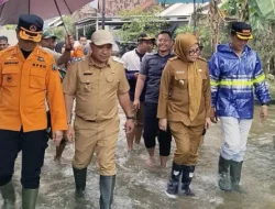 Tinjau Banjir di Jati Agung, Wabup Syaiful Pastikan Warga Terdampak Aman