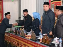 Sekda Lamsel, Thamrin, menyampaikan Ranperda tentang Pemberian Insentif dan Kebijakan Investasi