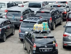 H -5 Ribuan Pemudik dan Kendaraan R2 dan R4 Mulai Meningkat Melalui Pelabuhan Bakauheni Lampung Selatan