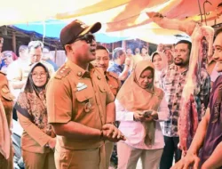 Jelang Ramadhan, Wabup M. Syaiful Anwar mengelar peninjauan langsung ke Pasar Inpres Kalianda