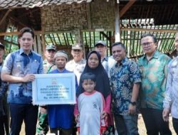 Bupati Lampung Selatan, Radityo Egi Pratama Berikan Bantuan RTLH Kepada Warga di Desa Kertosari, Kecamatan Tanjung Sari