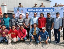 Bupati Lampung Selatan, Radityo Egi Pratama  Salurkan Bantuan Sembako Kepada Ratusan Karyawan PT San Xiong Steel Indonesia