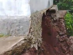 Dua Minggu Pasca Longsor Rumah Warga Desa Canggung, ” BPBD Lamsel Di Nilai Lamban Responsif “