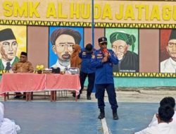 Kadis Damkarmat Lamsel, M.Sefri Masdian, Berikan Edukasi Pencegahan, Penyelamatan dan Pemadaman Kebakaran di SMK Al-Huda, Jatiagung