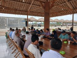 Panitia Konferkab PWI Lamsel, Audiensi Dengan Kapolres Beserta Jajaran Di Senaya Bech Kalianda