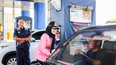 Bupati Pesawaran, Nanda Indira, Mengimbau Masyarakat Agar Mengutamakan Keselamatan Selama Perjalanan Mudik