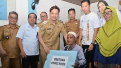 Bupati Radityo Egi Pratama Menghadiri Penyaluran Bantuan CSR PT PLN Nusantara Power Bersama Yayasan Peduli Abadi Nusantara di Balai Desa Merak Belantung