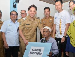Bupati Radityo Egi Pratama Menghadiri Penyaluran Bantuan CSR PT PLN Nusantara Power Bersama Yayasan Peduli Abadi Nusantara di Balai Desa Merak Belantung