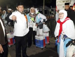413 Jemaah Haji Kloter 17, Tiba Di Bumi Khagom Mufakat  Disambut Pemkab Lampung Selatan