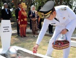 Ziarah di TMP Kusuma Bangsa, Bupati Radityo Egi Serukan Semangat Pahlawan untuk Lampung Selatan yang Lebih Maju