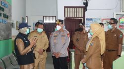 Kapolres AKBP Deddy Tinjau Dampak Erupsi Gunung Anak Krakatau, Bagikan Masker kepada Warga Palas