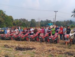 Ruby Chairani Serahkan 9 Unit Hand Traktor Kepada Kelompok Tani, Jangkau Lampung Selatan Hingga Tanggamus